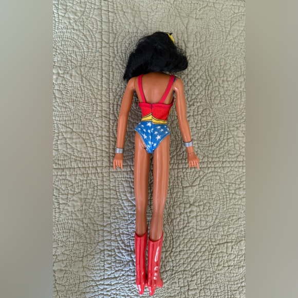 Vintage 1975 Wonder Woman Superhero Doll Collectible - Picture 3 of 6